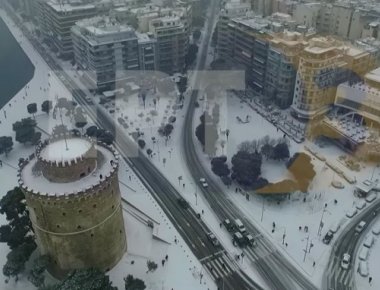 Η Θεσσαλονίκη «ντυμένη» στα λευκά: Η πτήση που κάνει το γύρο του διαδικτύου (βίντεο)